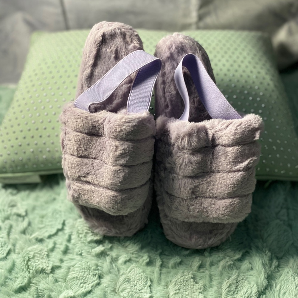 Fluffy Slides - Picture 9 of 12